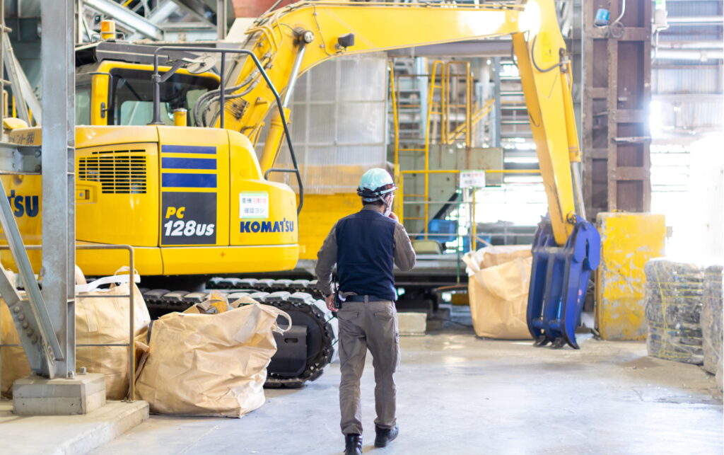 セメント工場内での<br class="pc-hidden">定時点検